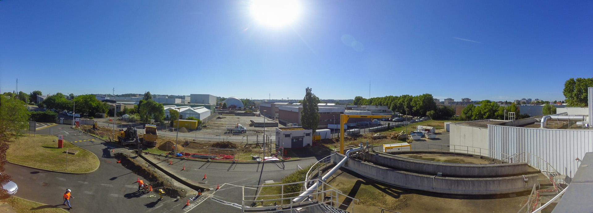 ZONE BIOSTYR<br />Préparatif de l’installation du chantier<br />Tranchée pour cable alimentation electrique de la base vie