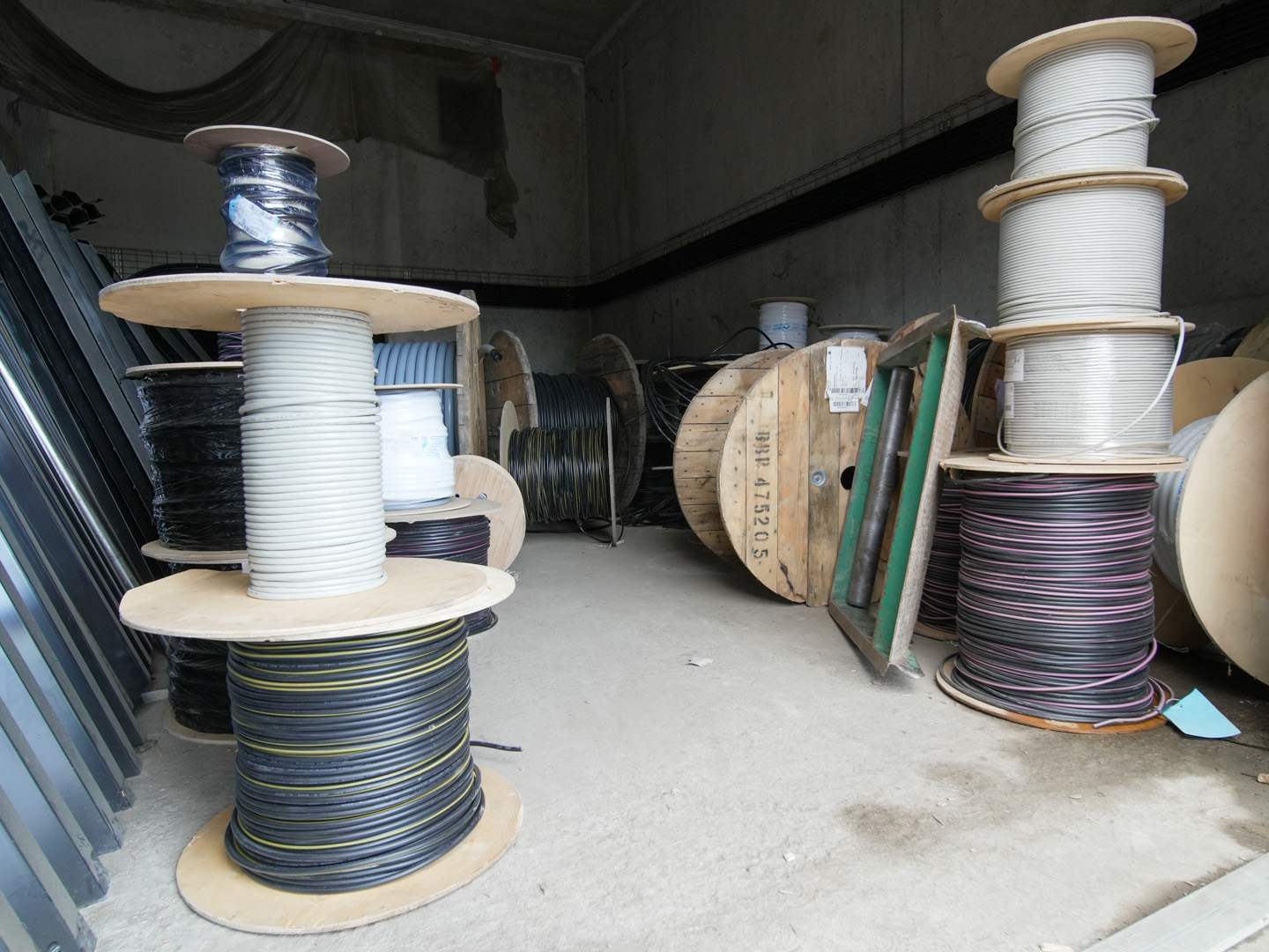 ÉLECTRICITÉ<br />Stockage câbles électriques